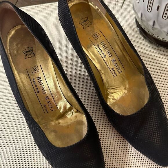 Bruno Magli Italy Vintage Black Textured Leather Low Heel Pumps all leather 7B - Picture 3 of 10